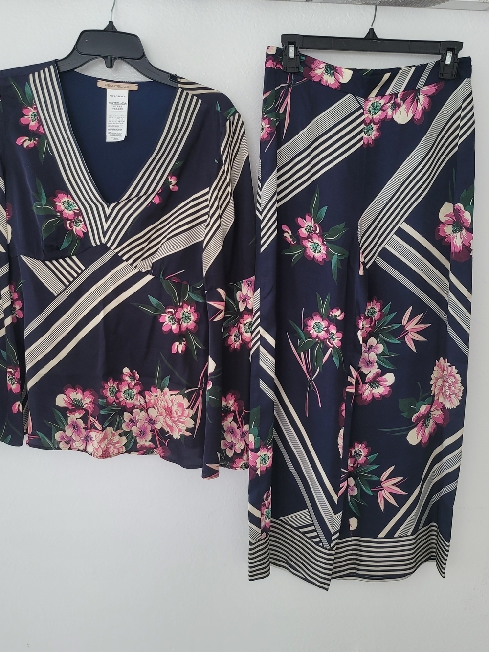 PennyBlack Floral Navy Set - Pink Floral Print Top Size 6 Pant Size 4